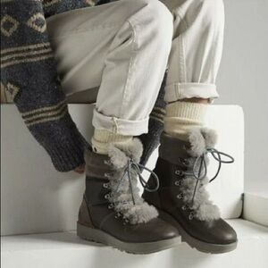 UGG Viki Boots